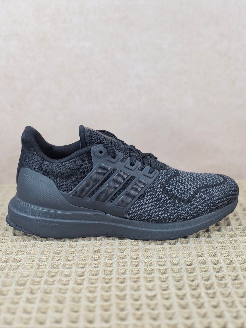 Adidas UltraDream DNA JS0316 Men’s 8.5 / Women’s 9.5 Black Knit – Brand New